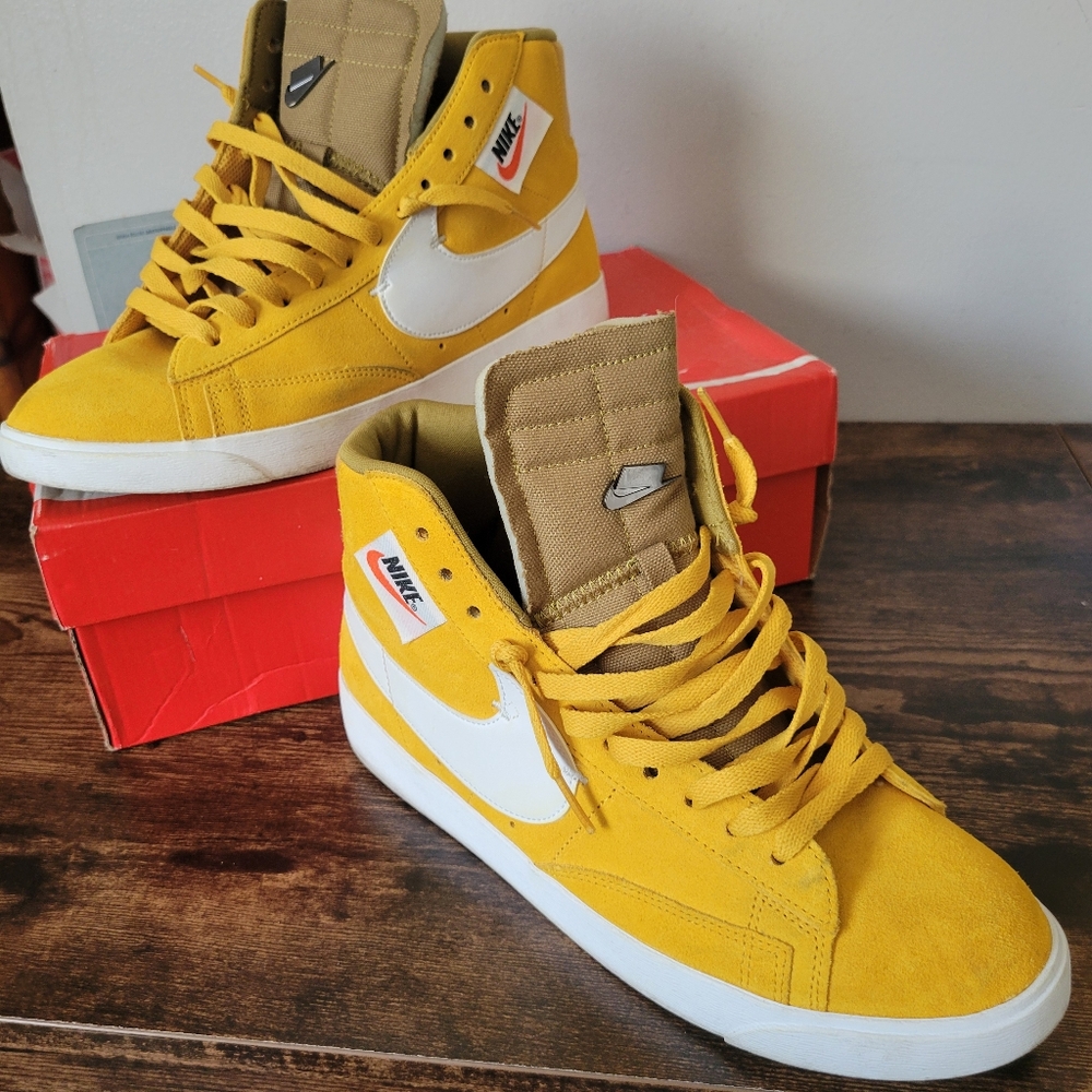 Women's size 10 Nike Blazer Mid Rebel sneakers